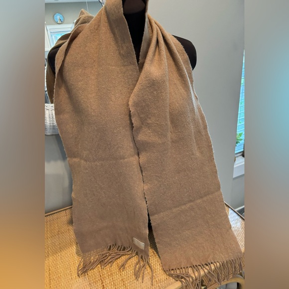 Coach Cashmere and wool scarf in new condition!! - Picture 6 of 6